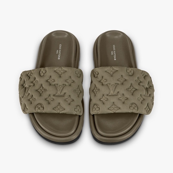 In Search of 👀 > Louis Vuitton Pool pillow mules 😍 - Picture 3 of 3